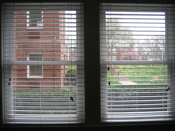 5th image of 922 S Washington St