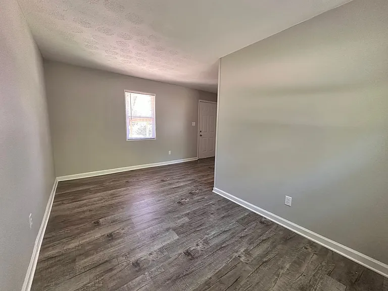 204 Courtyard Cir — Photo 30