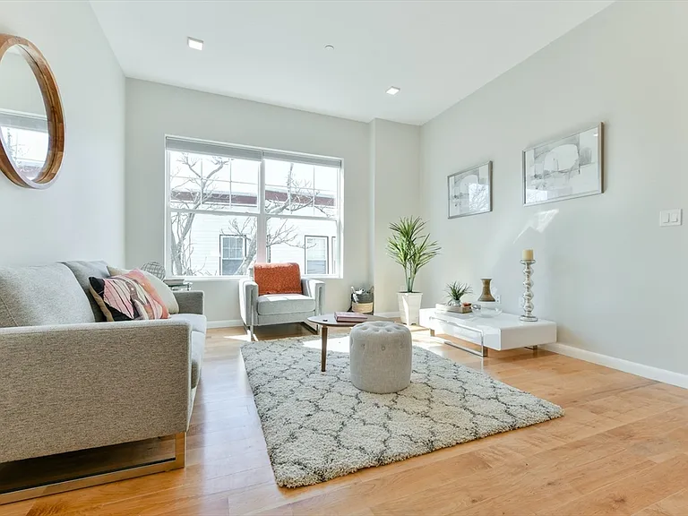 87 Parker St #402 — Photo 2
