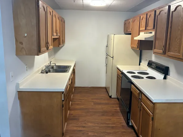 403 Lafollette St APT 105, Blue River, WI 53518