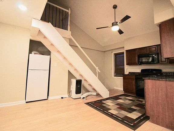 3rd image of 2954 Richmond St Floor 3