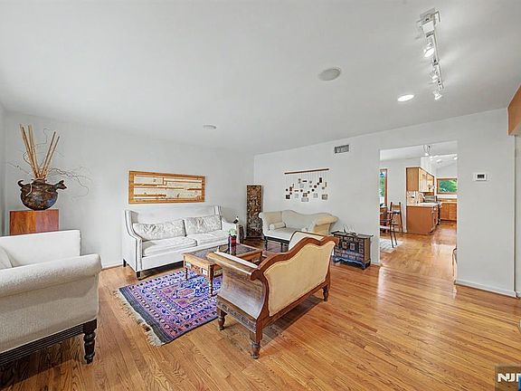 3rd image of 26 Cedar Street