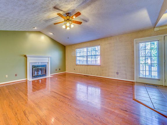 3rd image of 4644 Twin Pines Dr