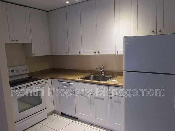 3rd image of 2064 Alamanda Dr APT 1