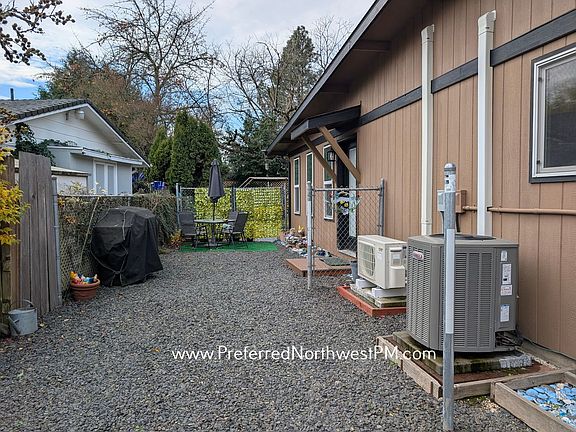 2nd image of 2522B Melrose Loop