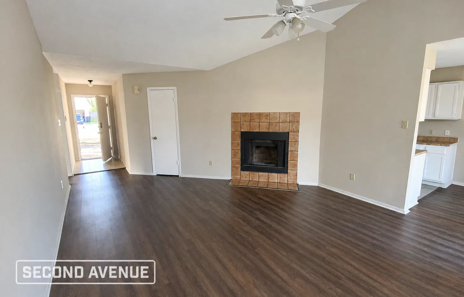 3 bed, 2.0 bath, 1853 sqft, $1,629 — Photo 2