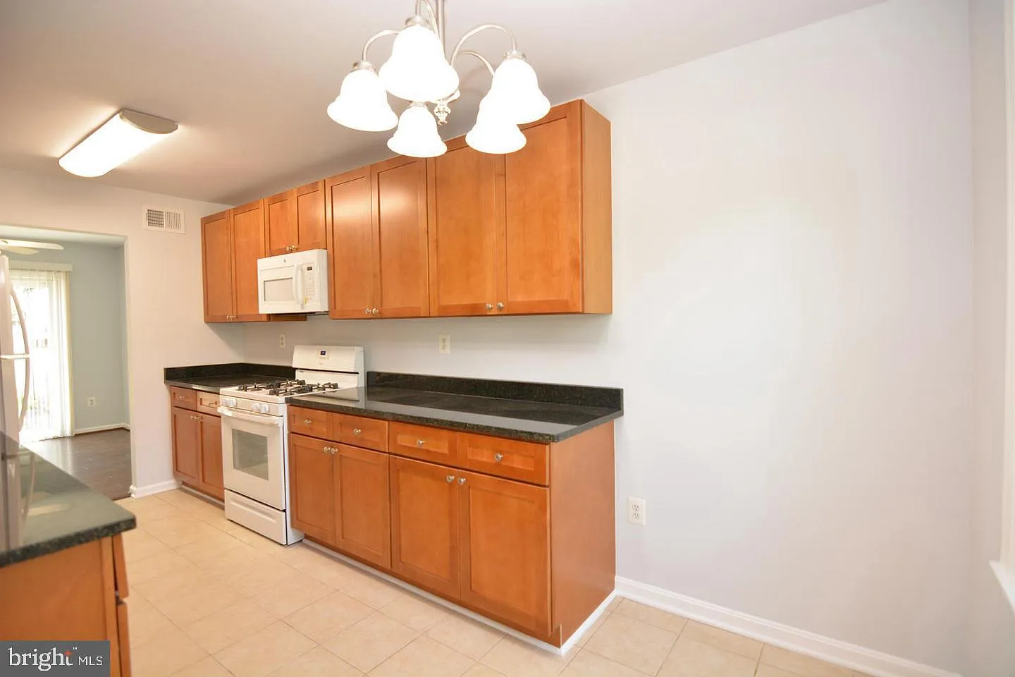 3 bed, 2.5 bath, 1732 sqft, $2,800 — Photo 4