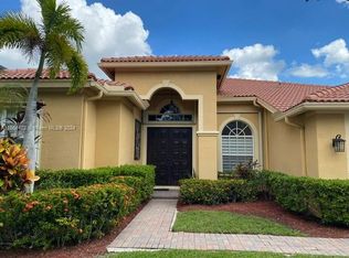 19255 N Hibiscus St, Weston, FL 33332
