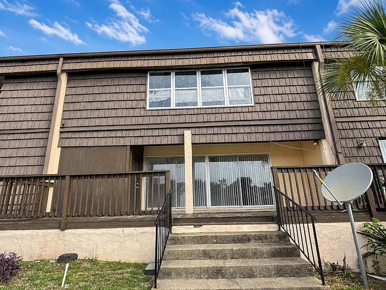 404 Marshall Ct NW #2 — Photo 2