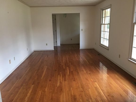 4th image of 166 Country Club Dr
