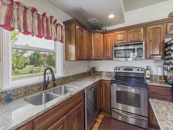 5th image of 10827 S Weiss Dr