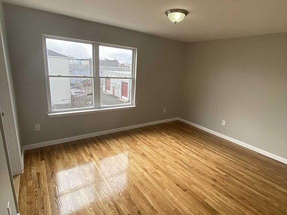 3rd image of 179 Roosevelt Ave #1