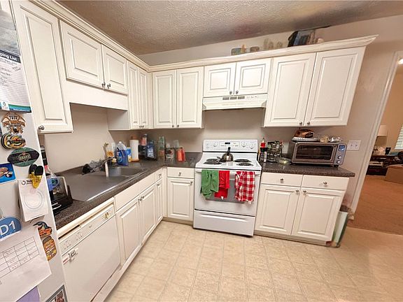 3rd image of 815 Greenwood Dr