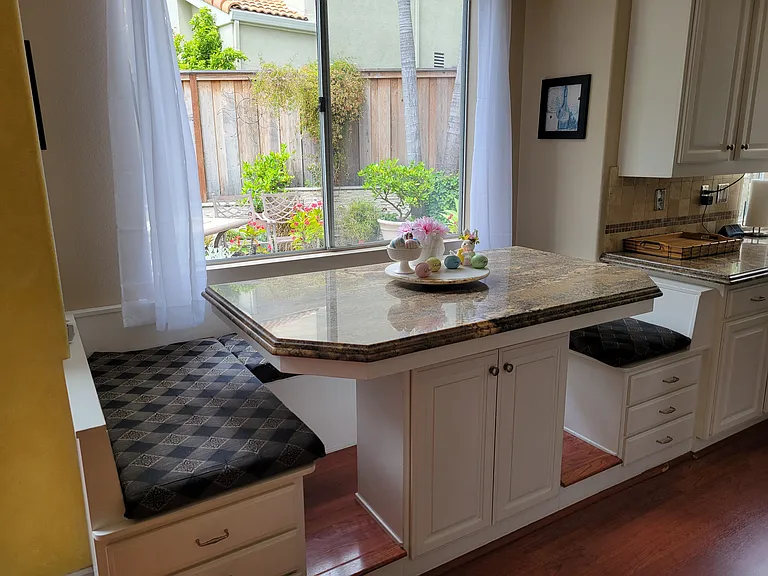 Kitchen table nook