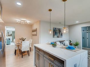 575 Galaxy Dr, Vista, CA 92083