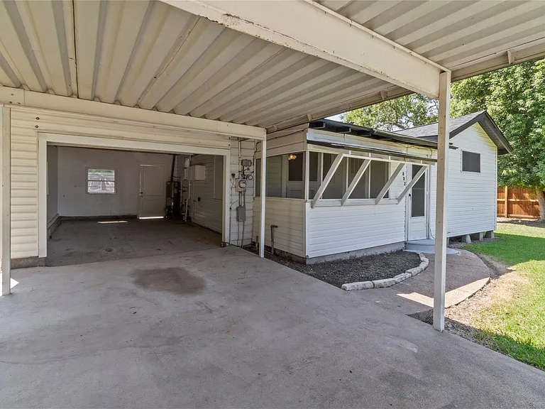 802 Collins St — Photo 12
