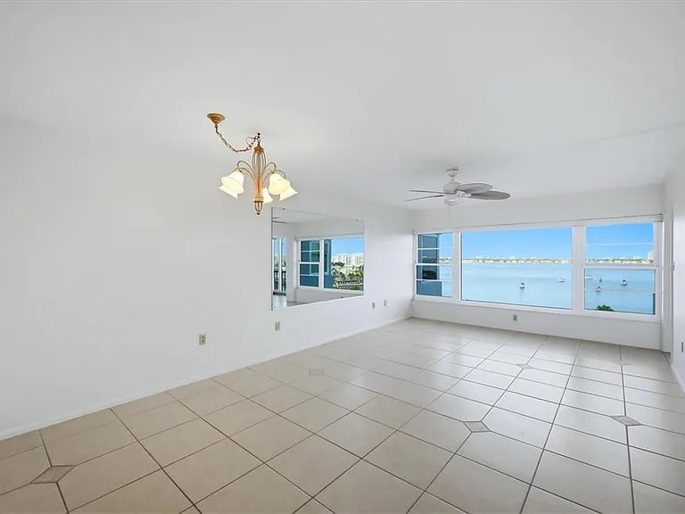 555 S Gulfstream Ave #902 — Photo 7