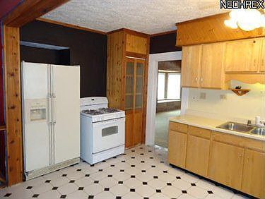 4th image of 1837 E 298th St