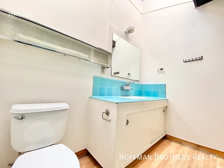 2342 Silver Ridge Ave #1 — Photo 14