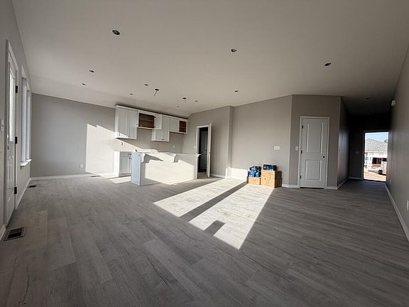 3rd image of 439 Pebblestone Street