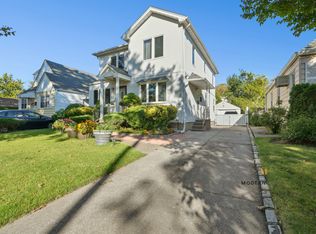 8015 260th St, Glen Oaks, NY 11004