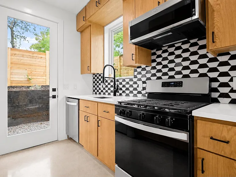 2919 E 13th St #2 — Photo 5