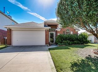 9121 Nightingale Dr, Fort Worth, TX 76123