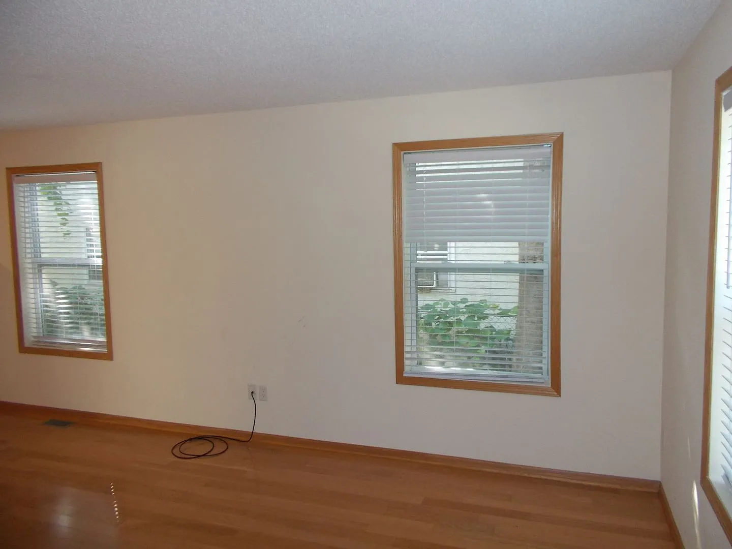 Spacious 3 Bed 1 Bath House — Photo 2
