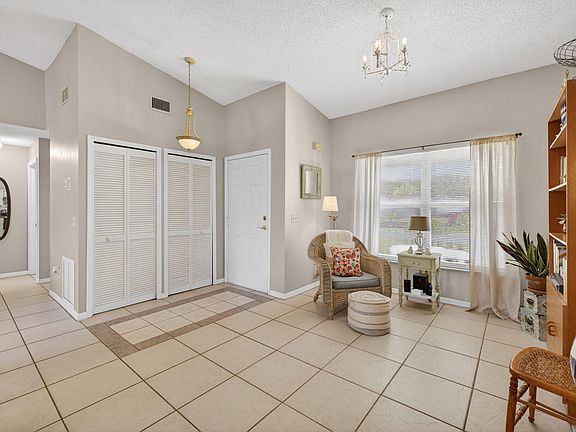 5th image of 615 SE Dean Terrace