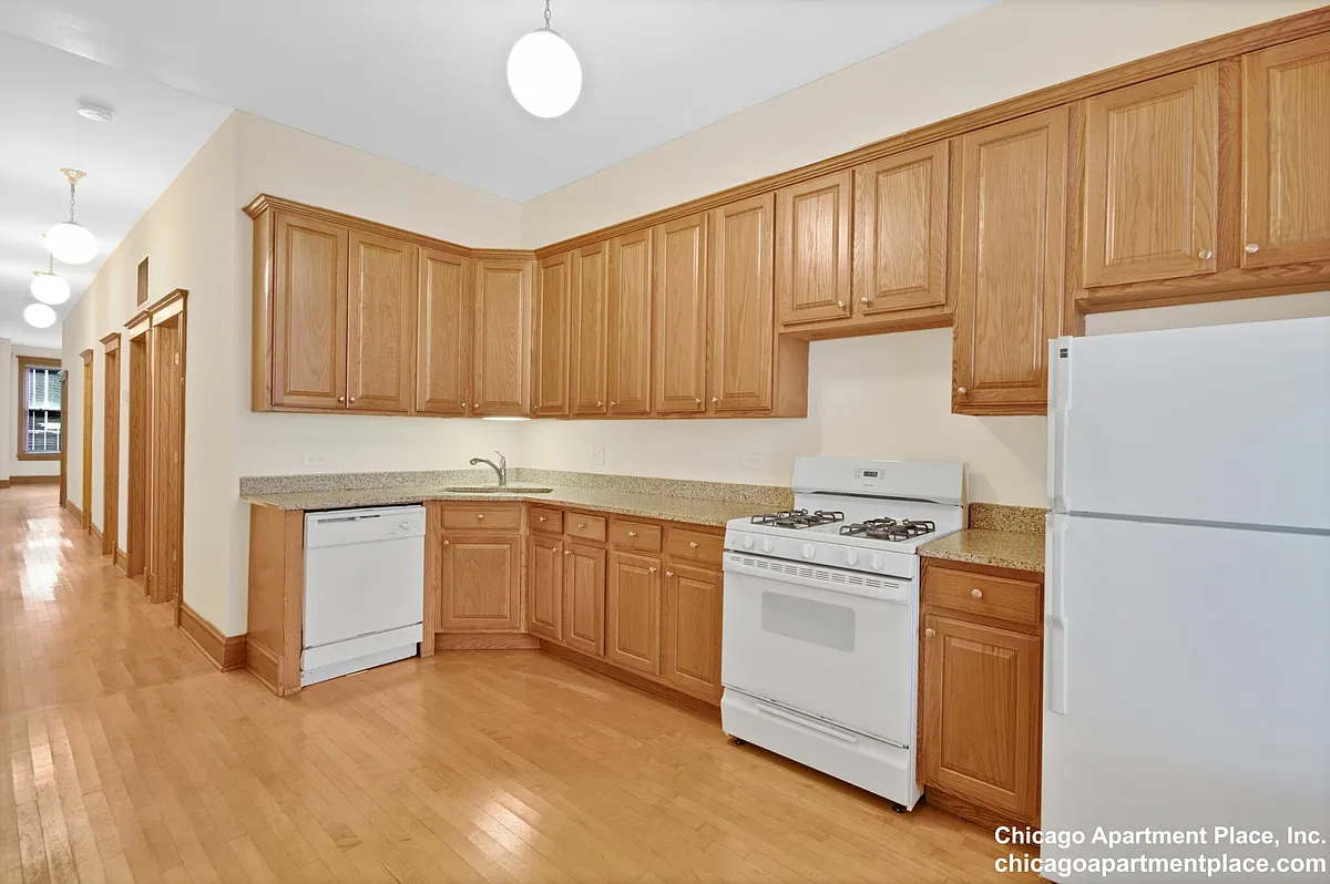 Building Photo - 2748 N Lincoln Ave #3