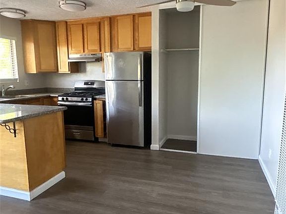 3rd image of 15 Labrea Way