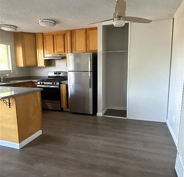 15 La Brea Way — Photo 3
