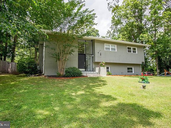 3rd image of 23009 Gunston Dr
