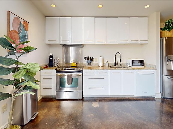 3rd image of 507 Cloverdale Rd Ste 203