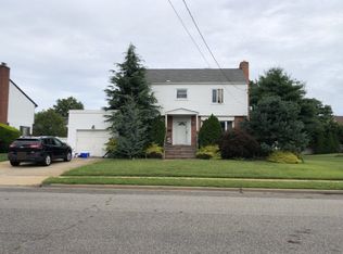 3 Bonnie Ct, Merrick, NY 11566