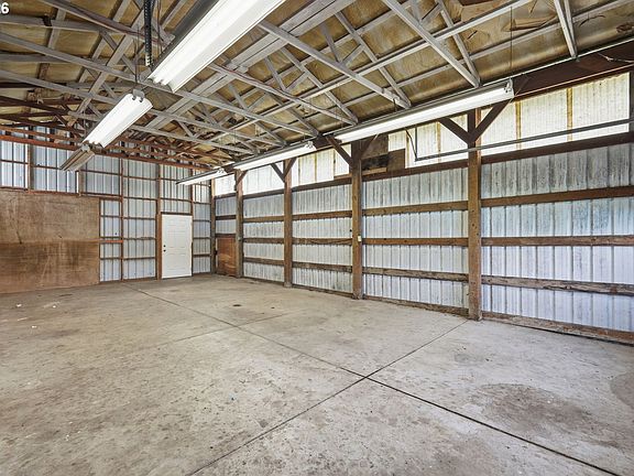 5th image of 2541 Marcola Rd