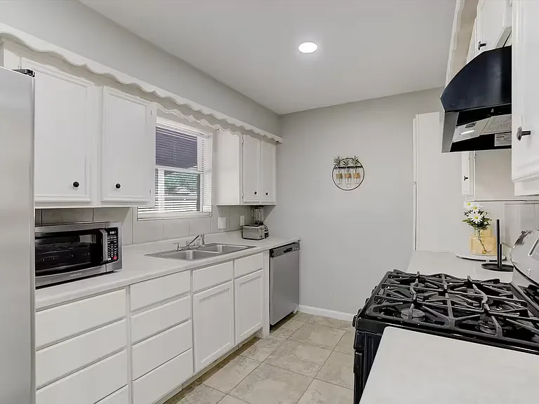 23919 Hunter Spring Cir — Photo 4