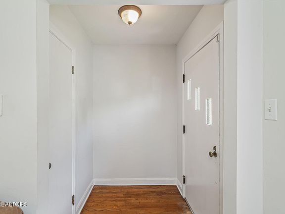 3rd image of 224 Doughty Dr