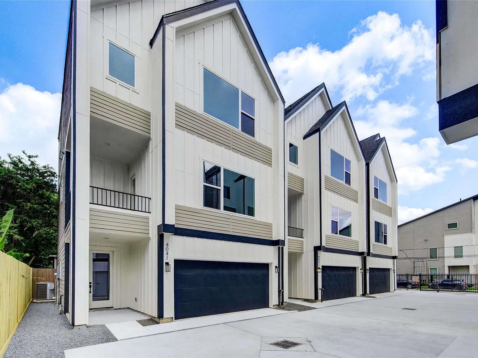 3 bed, 3.5 bath, 2151 sqft, $2,699 — Photo 3