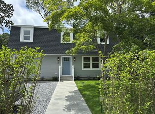 20 Oak Grove Rd, Southampton, NY 11968