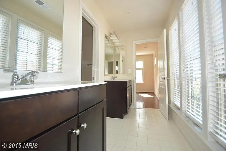Jack & Jill bath (between bedrooms on 3rd floor)