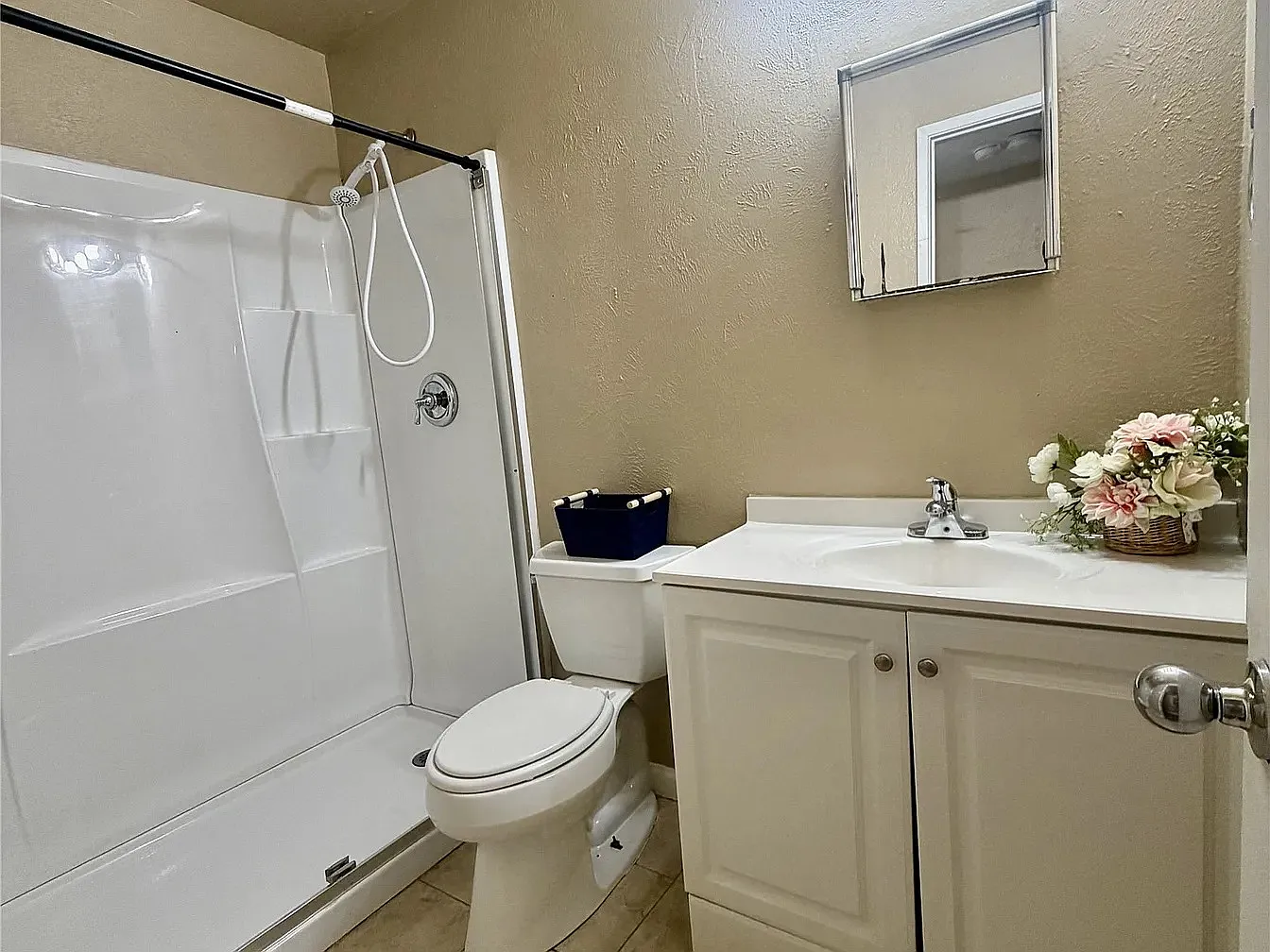 4 bed, 1950 sqft, $1,999 — Photo 4