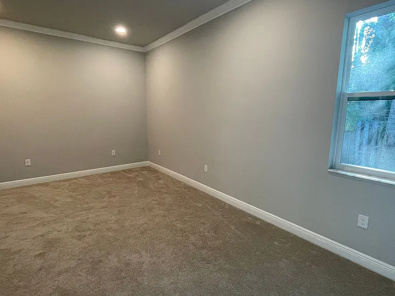 262 Jeannie Dr — Photo 8