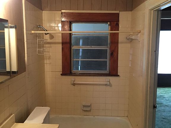 4th image of 909 Modica St