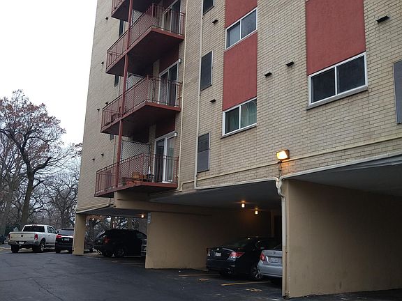2nd image of 1013 Des Plaines Ave APT 205