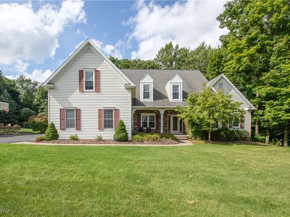 8050 Bainbrook Dr, Chagrin Falls, OH 44023