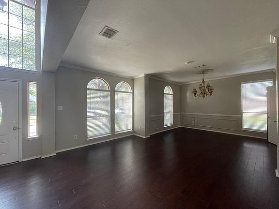 3rd image of 4707 Sunflower Dr