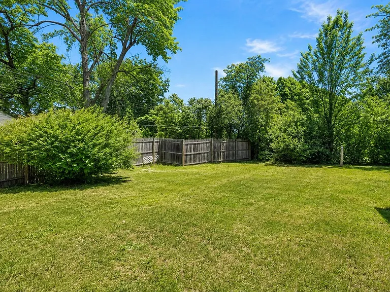 122 Westfall Rd — Photo 23