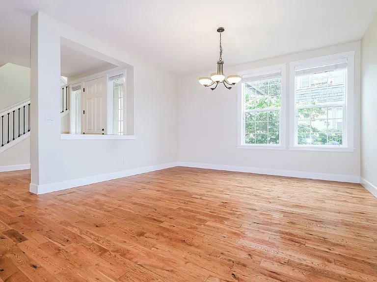 2170 NE Morgan Ln — Photo 4