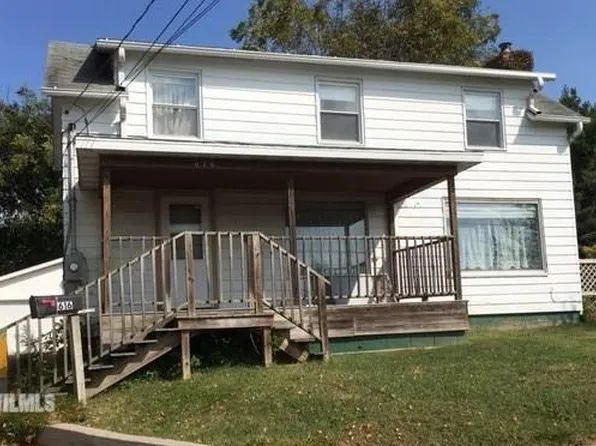 616 N 4th St, Savanna, IL 61074